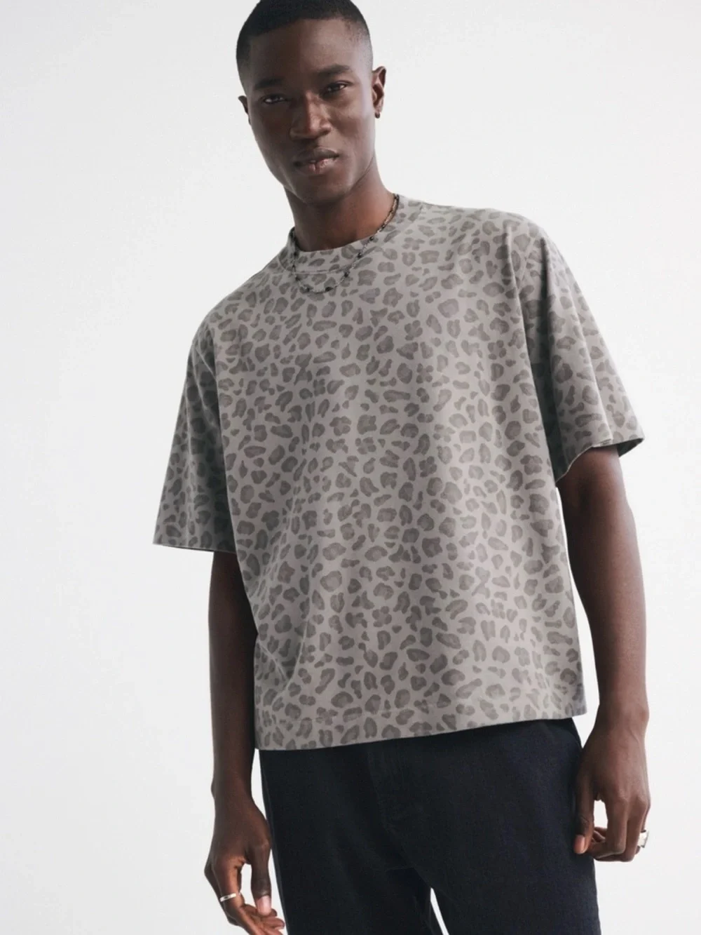 Abercrombie & Fitch Gray Leopard Print Crewneck cropped Men’s Tee